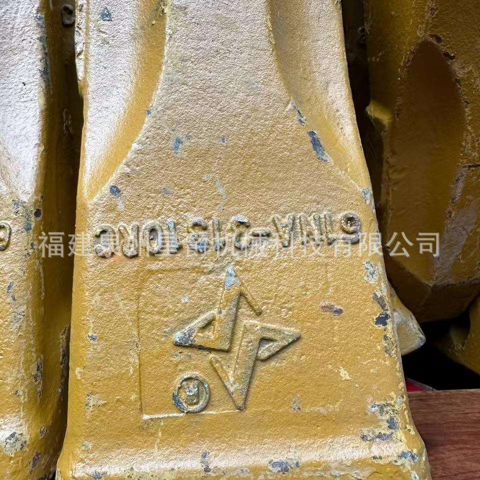 泉州 挖掘机四轮一带支重轮轨总成铲斗斗齿 支重轮 引导轮