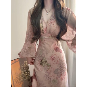 法式气质粉色长袖碎花连衣裙子女早春季2026新款漂亮收腰显瘦长裙