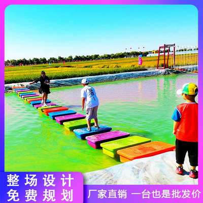 网红水上游乐设备浮桥板大型无动力游乐设施浮桥厂家 浮筒闯关