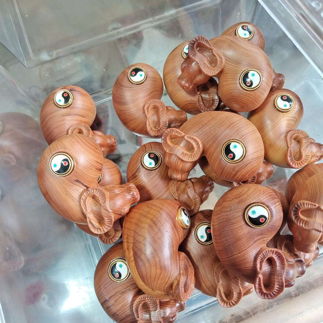 崖柏手把件镶嵌南绿松紫檀木赚钱把件