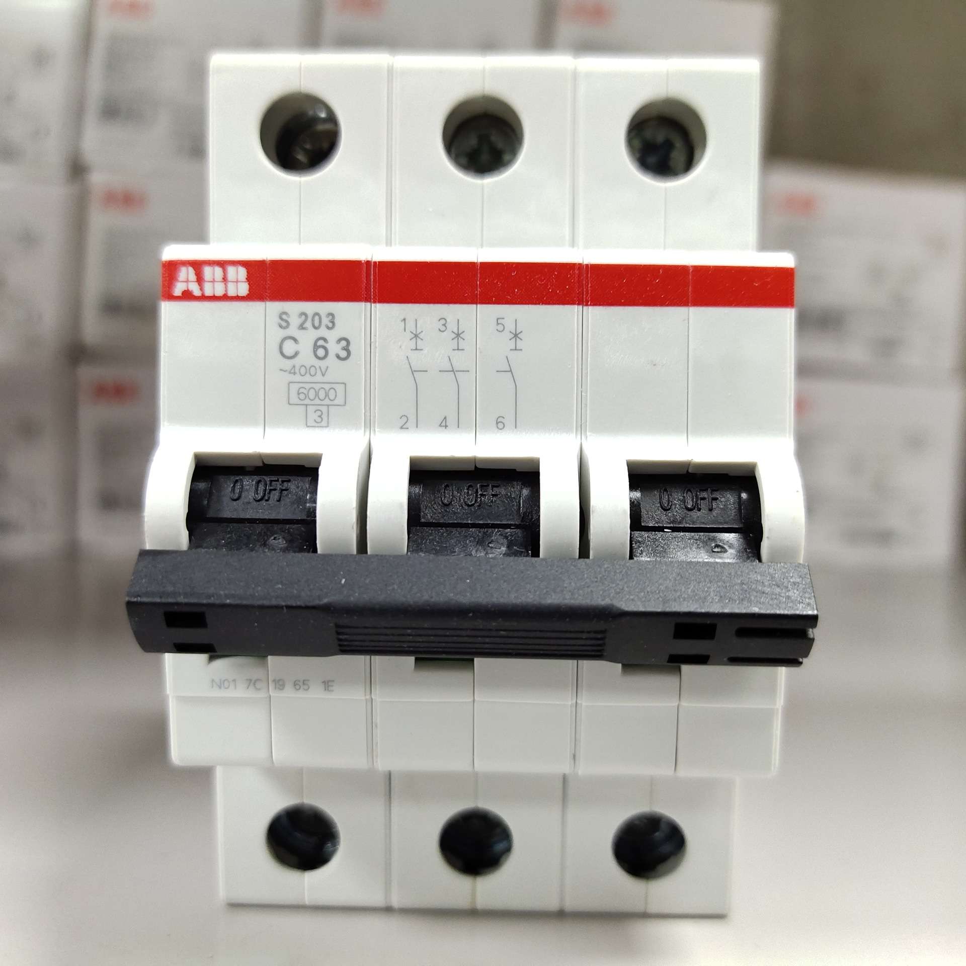 GSH201 AC-C20/0.03，2TAZ220111R2204 ABB剩余电流动作断路器