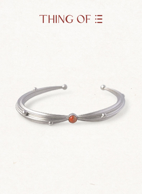 [王玉雯同款]THING OF E【赤】系列 凹凸纹钉珠包镶宝石手镯 中式