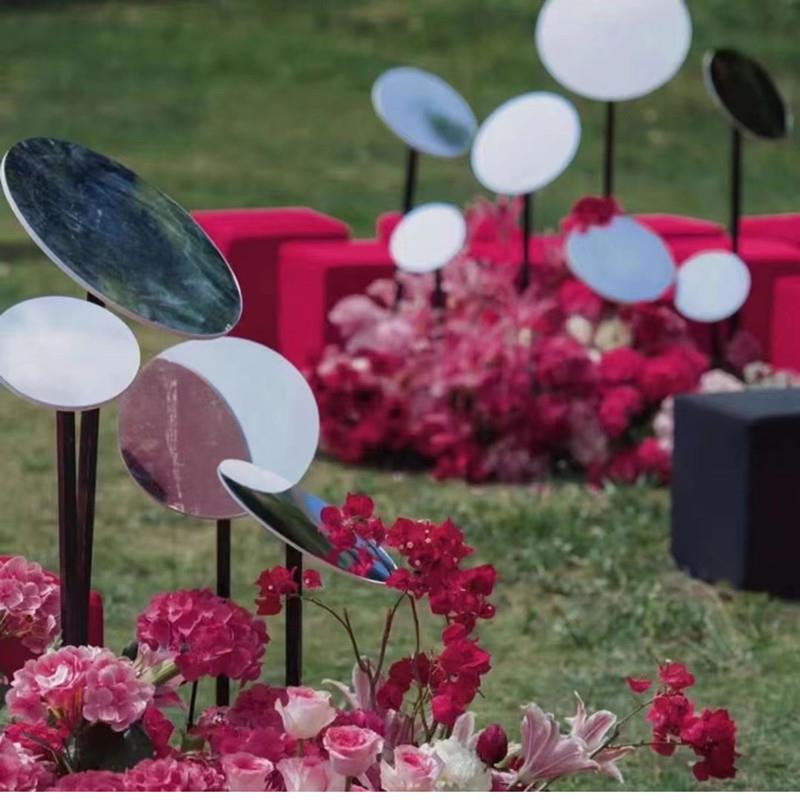 新型婚礼道具梦幻镜面反光铁盘路导草坪婚礼舞台外观装饰摆件