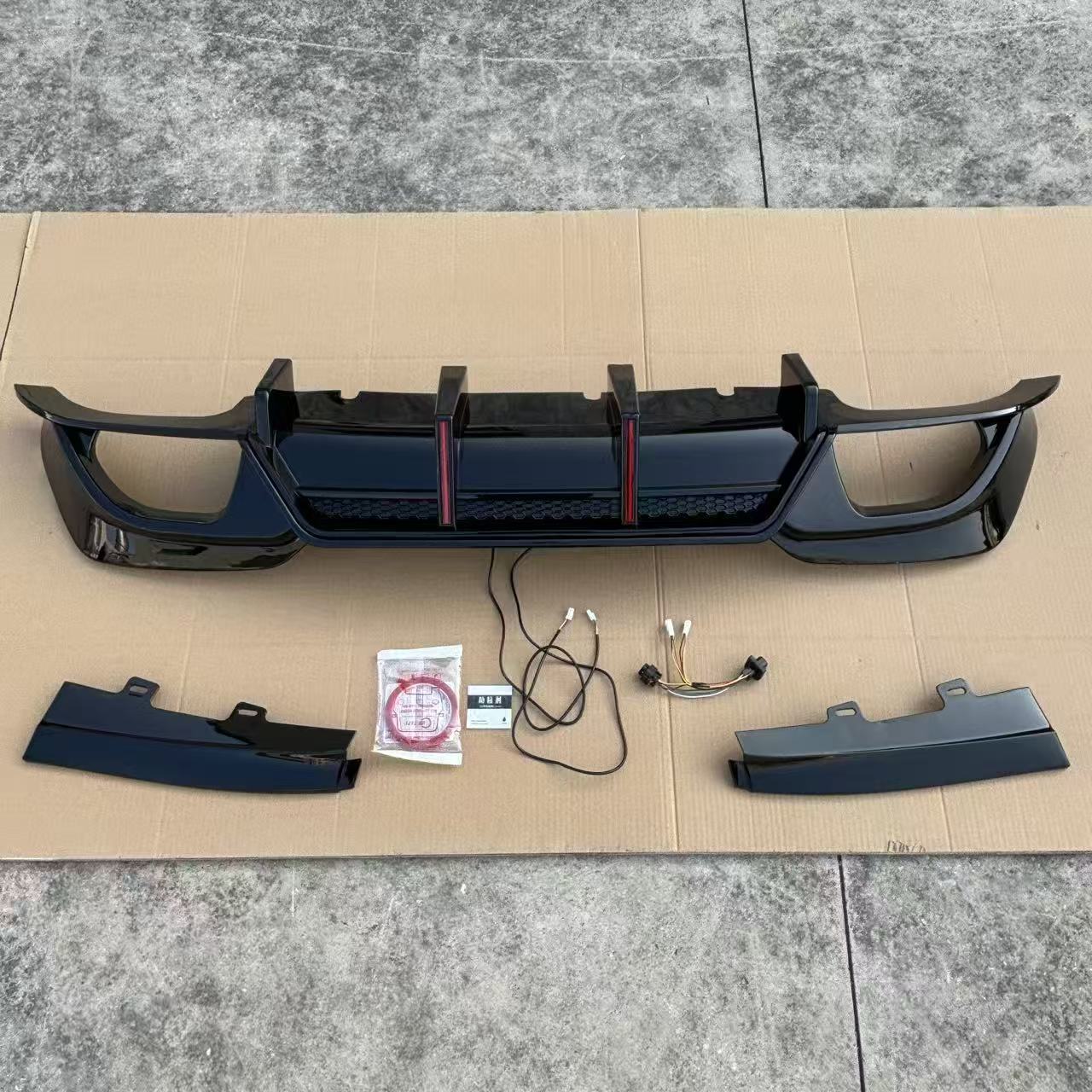 适用于20-22款宝马新3系后唇G20G28前期双竖灯亮黑碳纹后唇后扰流