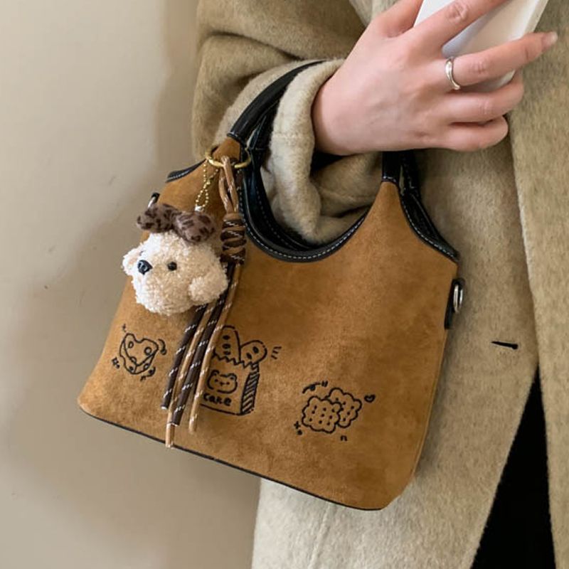 复古麂皮绒包包女2025秋冬新款卡通刺绣单肩包法式手提斜挎水桶包