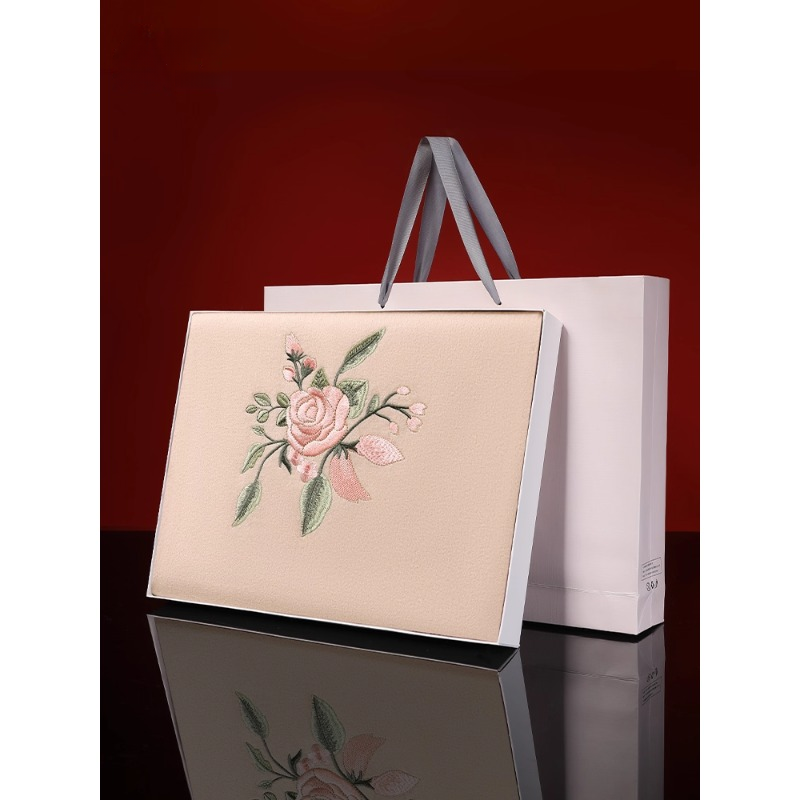 民族风刺绣花卉围巾女春秋长方形披肩礼盒装送妈妈生日礼物女士