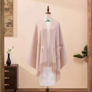 高端刺绣纯羊毛围巾女式2025新款秋冬季羊绒披肩妈妈旗袍外搭斗篷