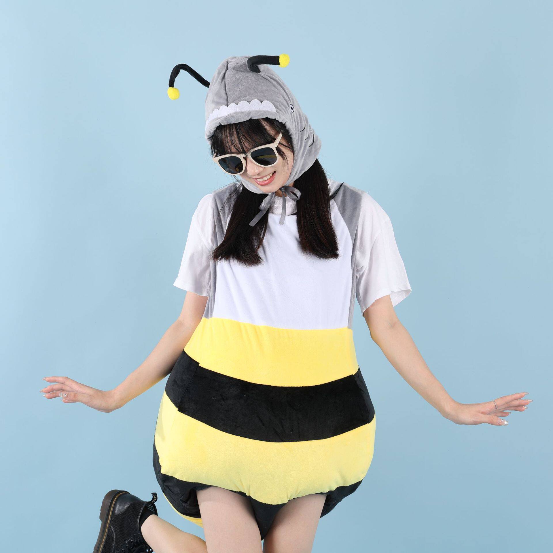 小蜜蜂卡通人偶服装行走儿童表演