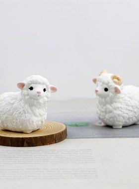 热销可爱小绵羊陶瓷摆件创意家居饰品生肖小羊马车载摆设办公桌面