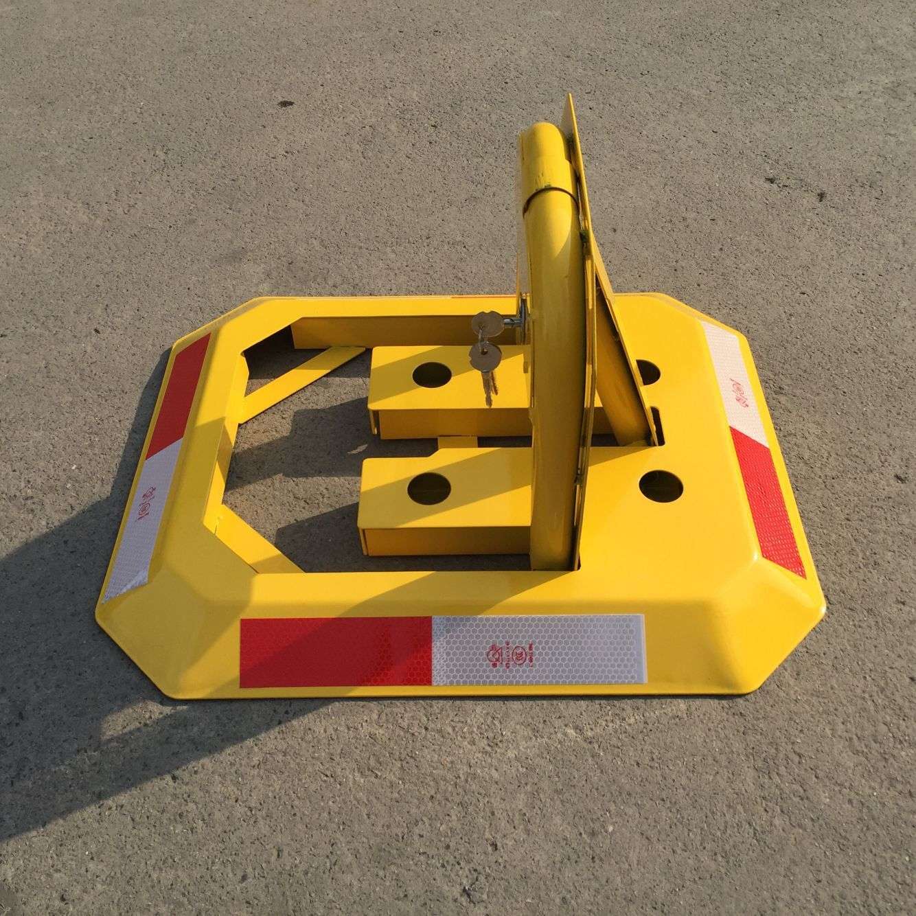 加厚手动八角型车位锁 专用停车位地锁 三角形汽车地锁