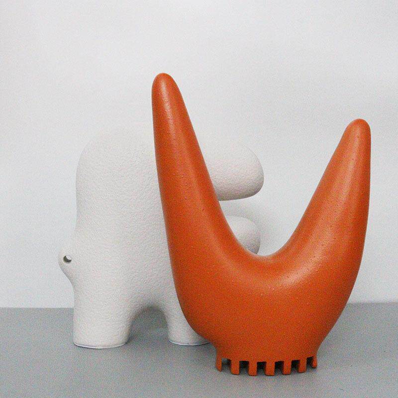 现代简约家居软装饰抽象字母造型摆件样板间客厅书房玄关摆设