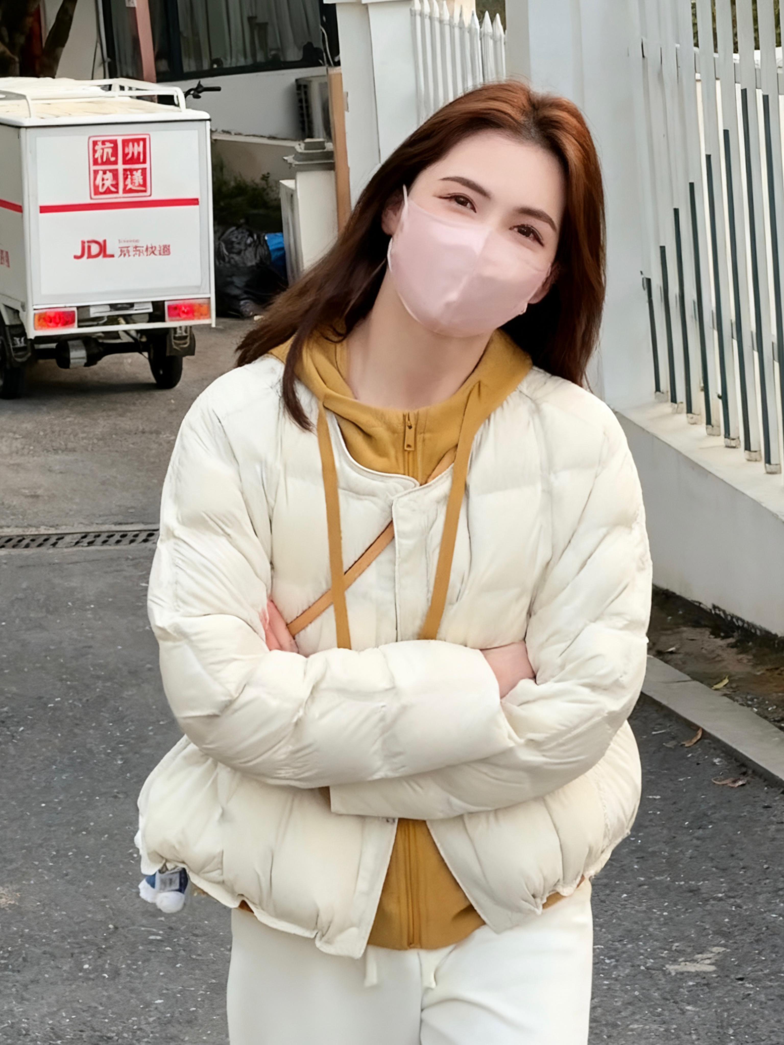 2025冬季新款白鸭绒短款羽绒服女高级感小个子宽松轻薄面包服外套