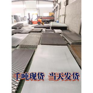 钢板网菱形不锈钢网片冲孔网镀锌护栏重型防护平台脚踏网冲孔网板