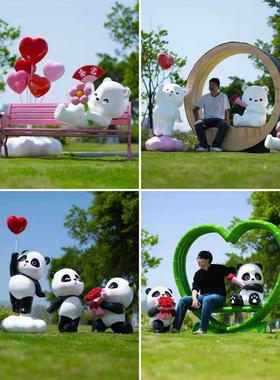 卡通小白熊雕塑公园园林景观树洞竹子座椅打卡美陈熊猫玻璃钢摆件