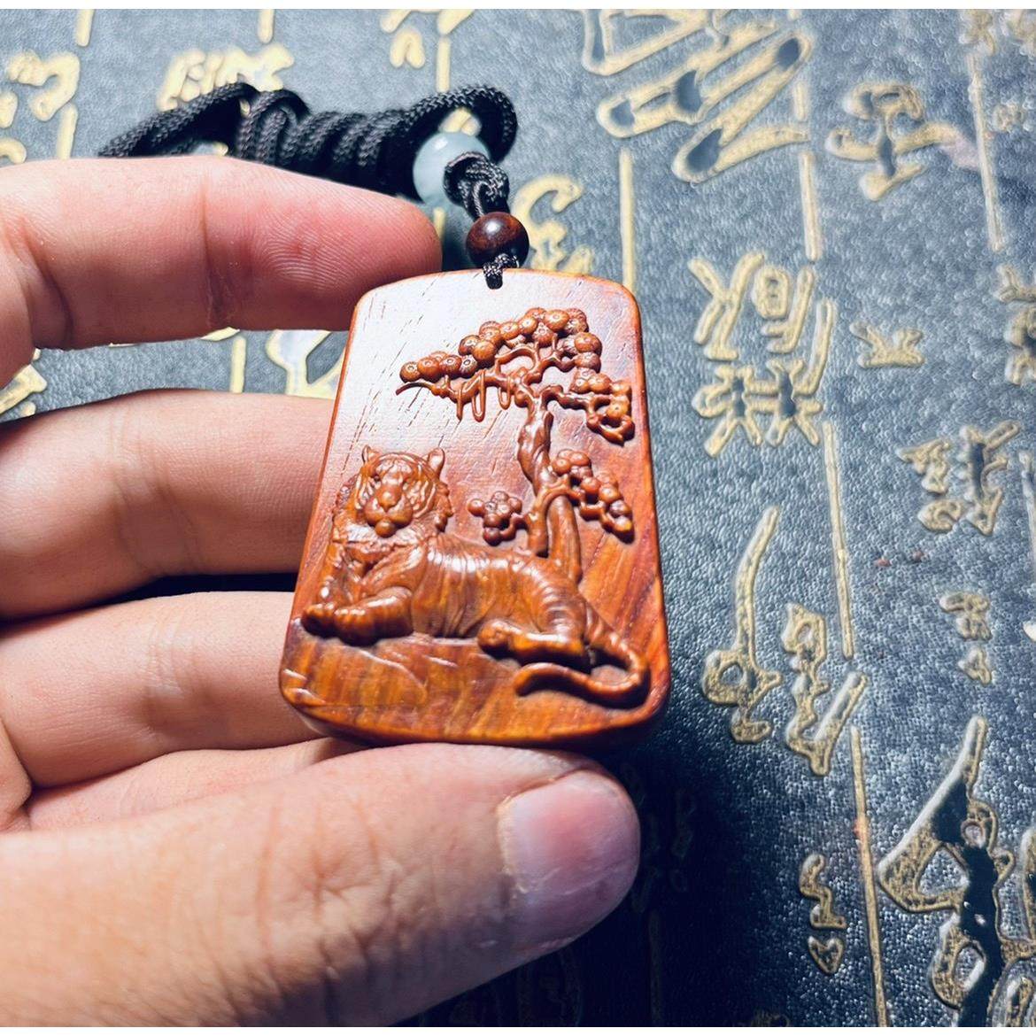 紫檀老虎吊坠虎年生肖属相闭嘴属卧虎本命年木质项链挂件饰品礼物