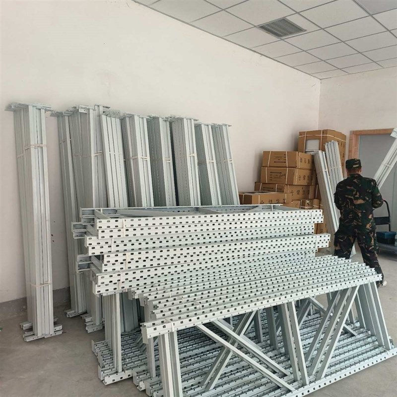 热销轻型货架仓储仓库中型四层置物架架可调节轻型中型角钢制库房