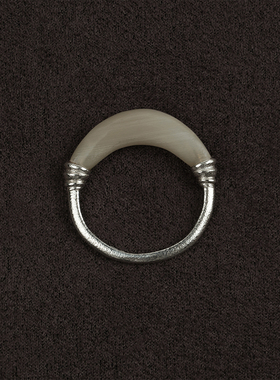 OLIO E ACETO油醋汁·OUDE WAAG 合作系列 月牙戒指 黑牛角白牛角