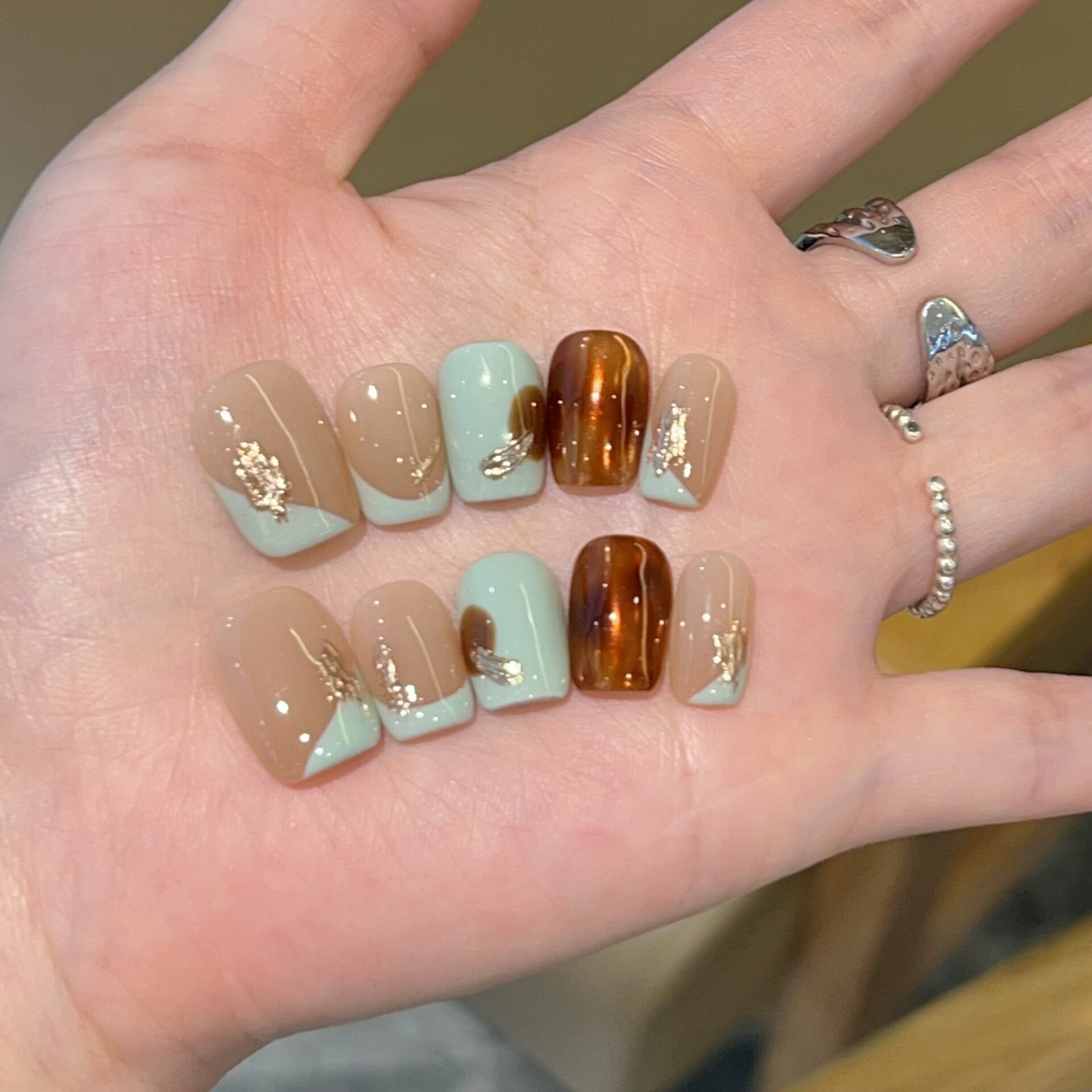 秋色浓琥珀晕染奶油绿手工甲