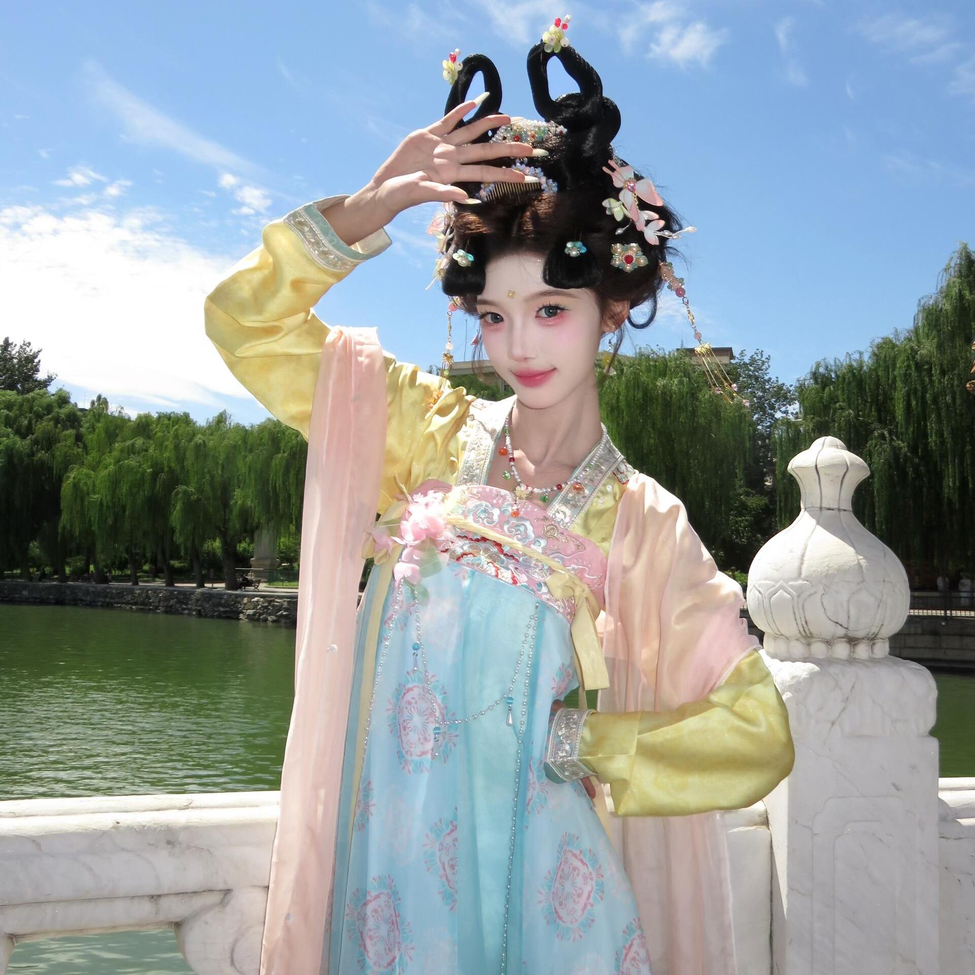 一袭汉服惊艳时光古韵自来