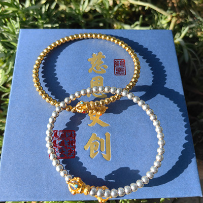 宝杵手镯如金刚般坚固，男女皆宜