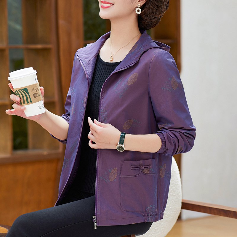 妈妈春装洋气小个子上衣60岁70中老年人女春秋夹克奶奶装风衣外套