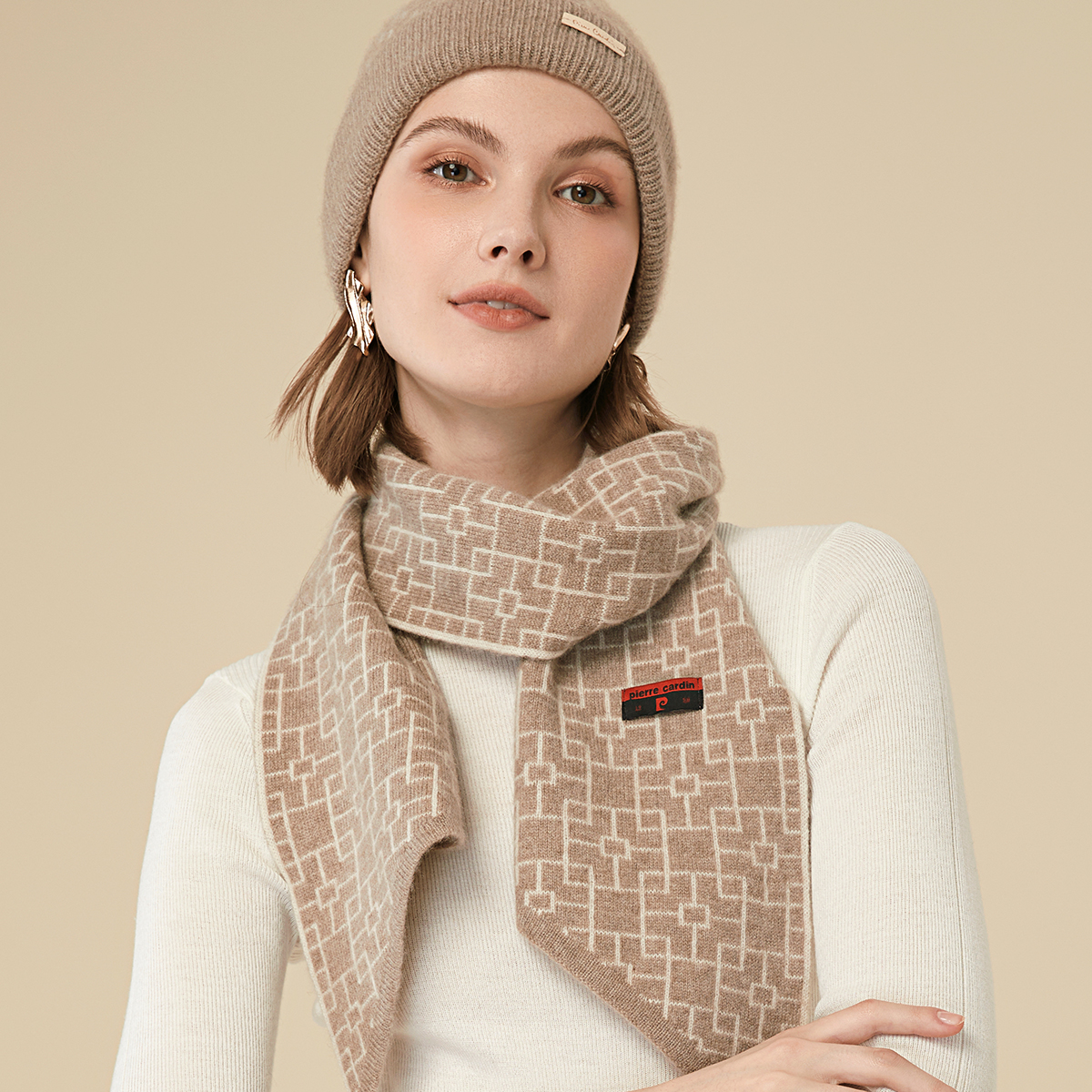 25年新款秋冬保暖羊绒围巾户外旅游休闲时尚微博舒适围巾送礼