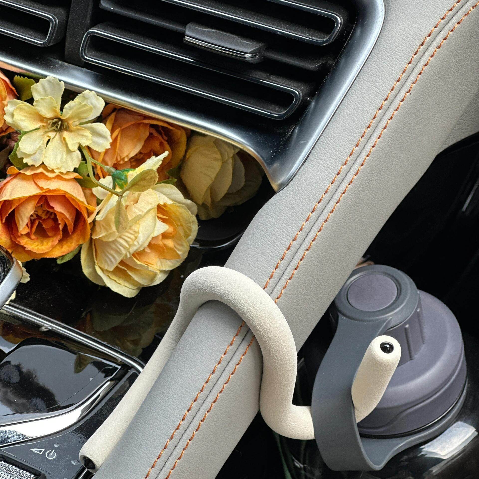 【新车的100个快递】车载挂钩自由弯曲副驾驶水杯包挂钩柜锁便携