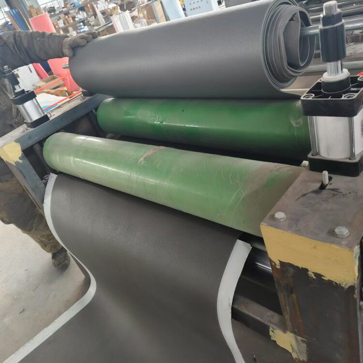 无纺布复合机供应无妨布PE膜EVA热胶覆卷机铝卷SPE发泡棉贴面机
