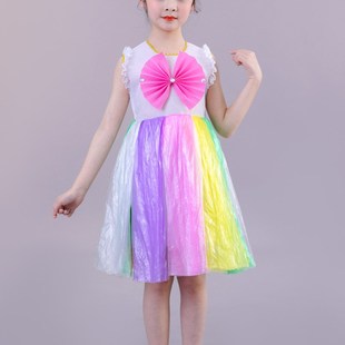 儿童废物利用制作环保时装秀亲子走秀幼儿园手工材料制作环保服装