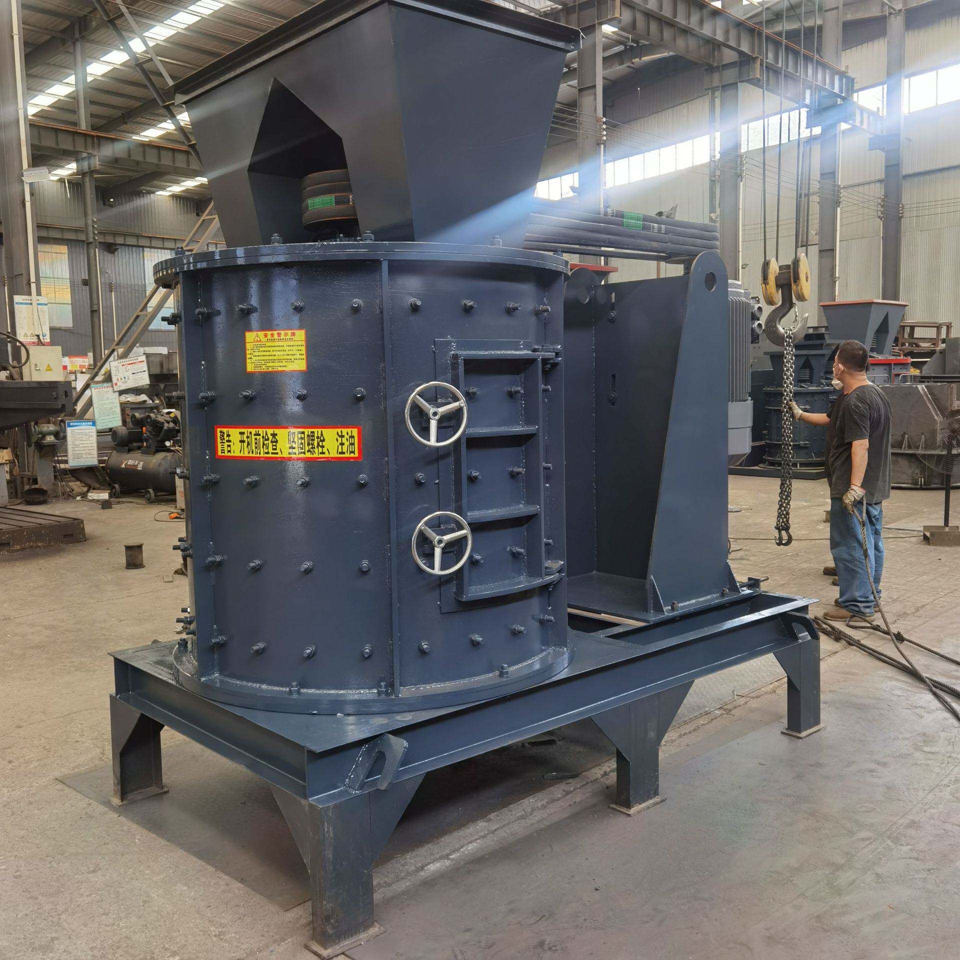 立式复合破碎机 石灰石煤矸石鹅卵石多种石料制砂机  矿石破碎机