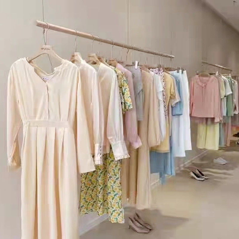 服装店展示架吊顶悬挂衣杆上墙橱窗吊架女装简约衣服架子吊杆实木