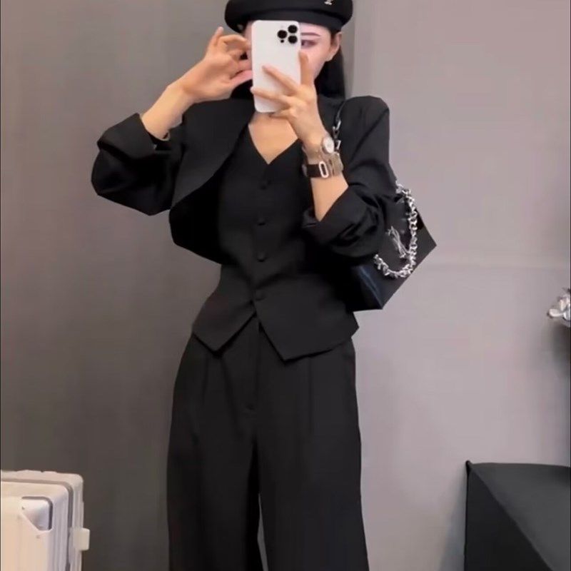 高级感法式西装三件套女2023年秋季新款短款西服+马甲衬衫+直筒裤