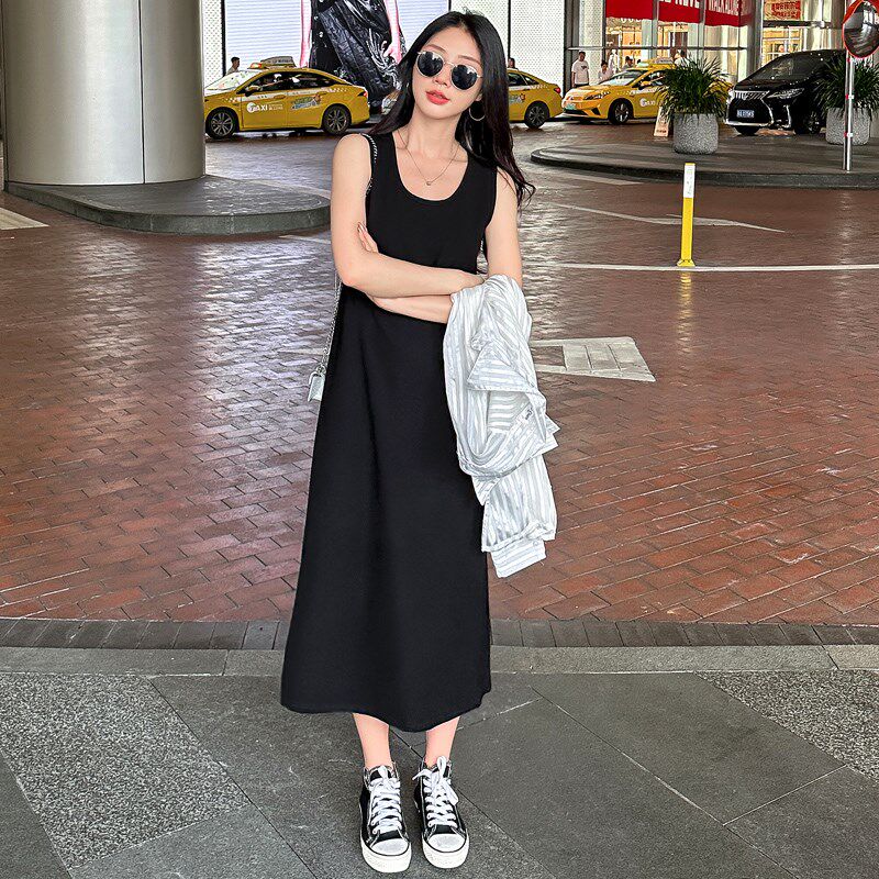 黑色吊带连衣裙中长款无袖背心裙女夏宽松显瘦内搭裙子垂感小黑裙