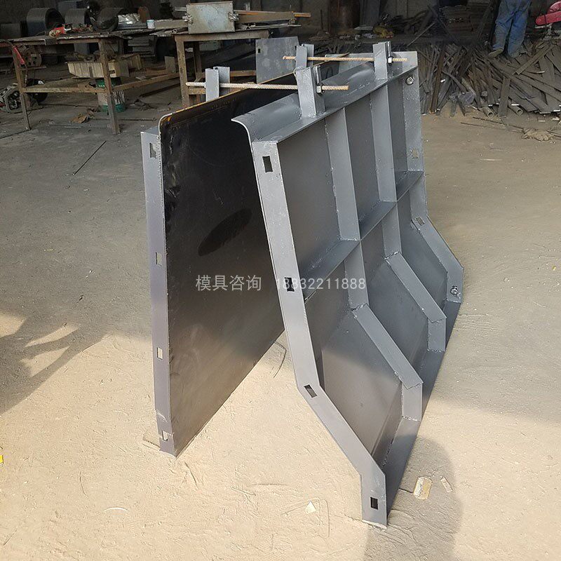 防撞墙模板桥梁栏杆混凝土防撞护栏模具公路挡土墙隔离墩铁模定做