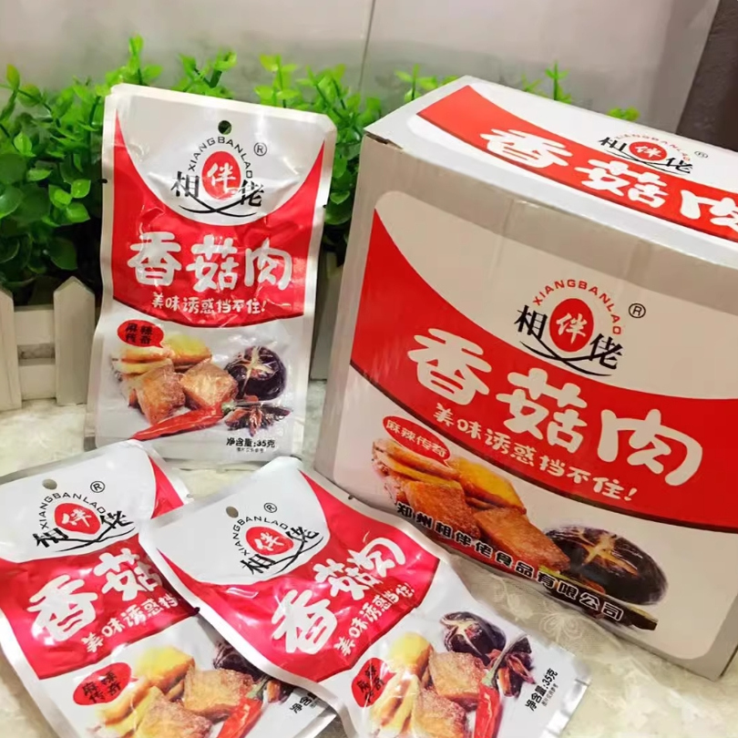 相伴佬香菇肉盒装麻辣风味即食鸡肉零食鸡肉丁香菇拌饭辣条包邮