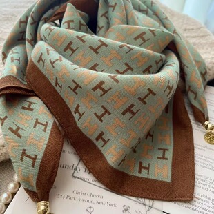 磁扣字母小丝巾女多功能领巾正方形百搭洋气高级感护颈棉麻小围巾