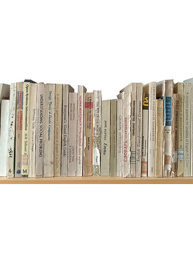 泛黄米白色外文古旧书 复古怀旧摆件 摄影道具书装饰书古董书饰品