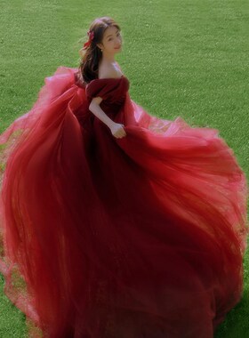 2024新款旅拍轻婚纱红色主婚纱新娘结婚高级拖尾外景在逃公主礼服