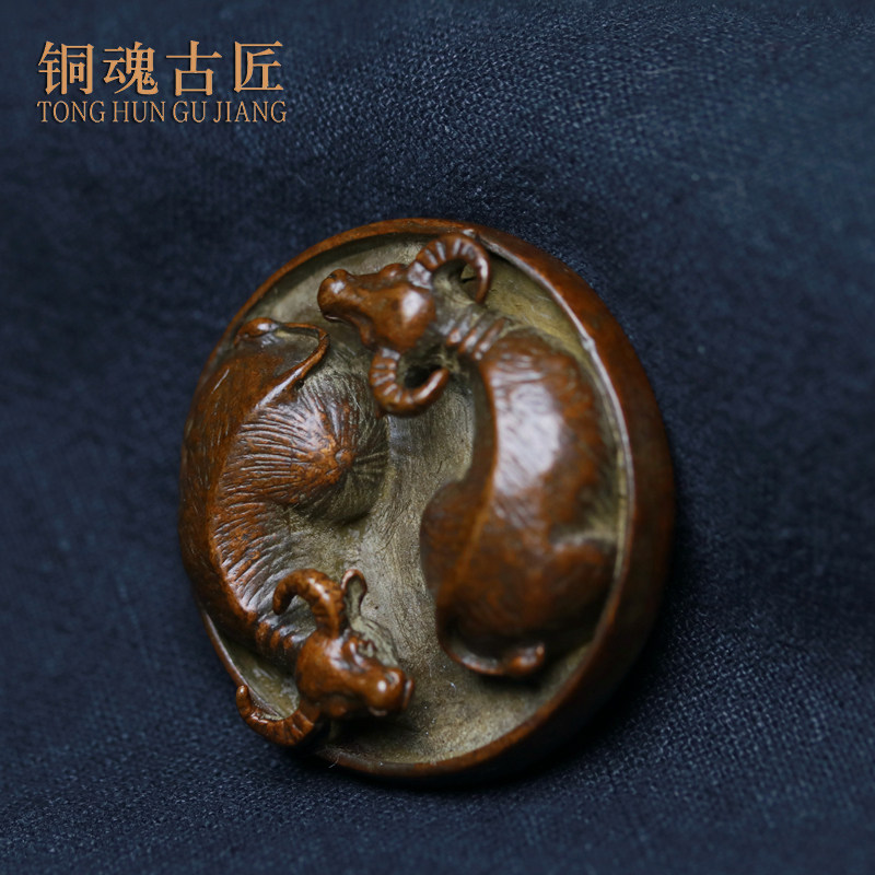 古玩铜器实心铜牛牛转乾坤手把件把玩黄铜太极八卦镇纸仿古工艺品