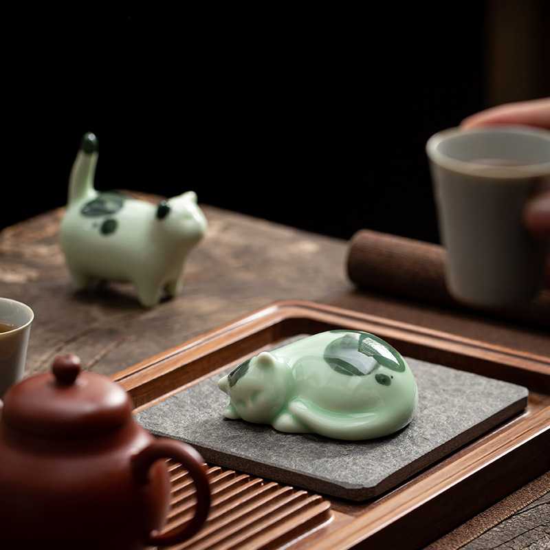 新款直销青瓷萌小猫咪茶宠摆件 可爱小喵喵笔搁茶盘茶玩 迷你家居