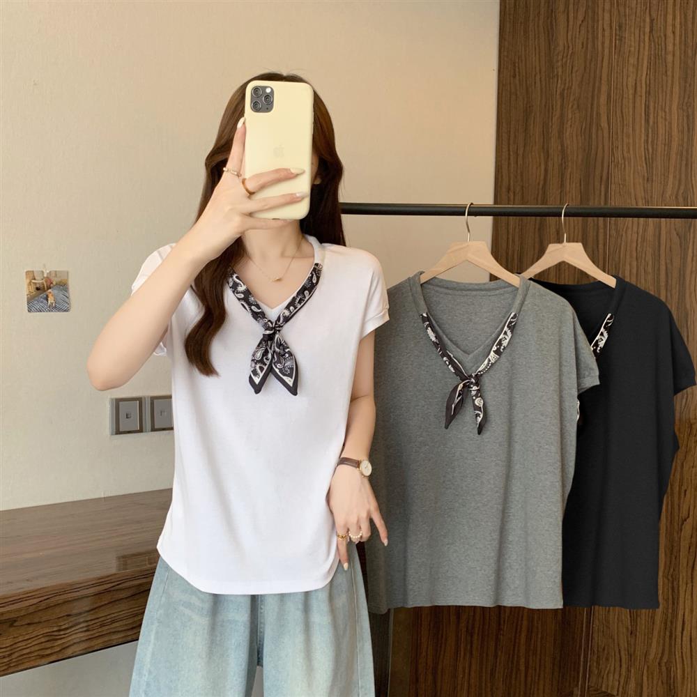 丝巾V领正肩灰色短袖T恤女2025夏季大码胖mm今年流行别致爆款上衣