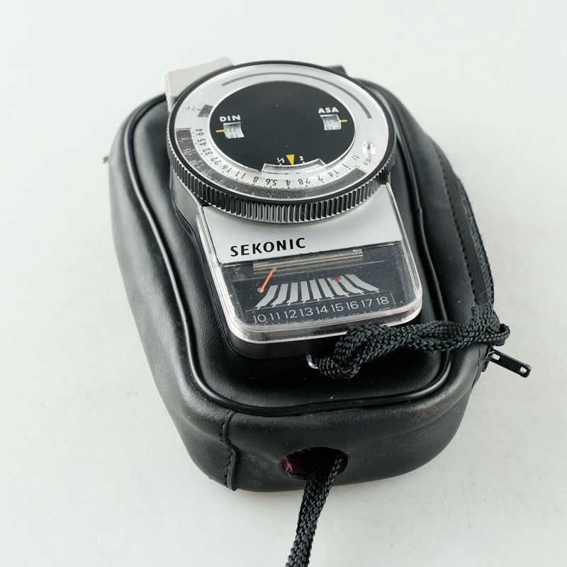 成色很不错的 Ly-248型 测光表,测光表功能正常,带皮套