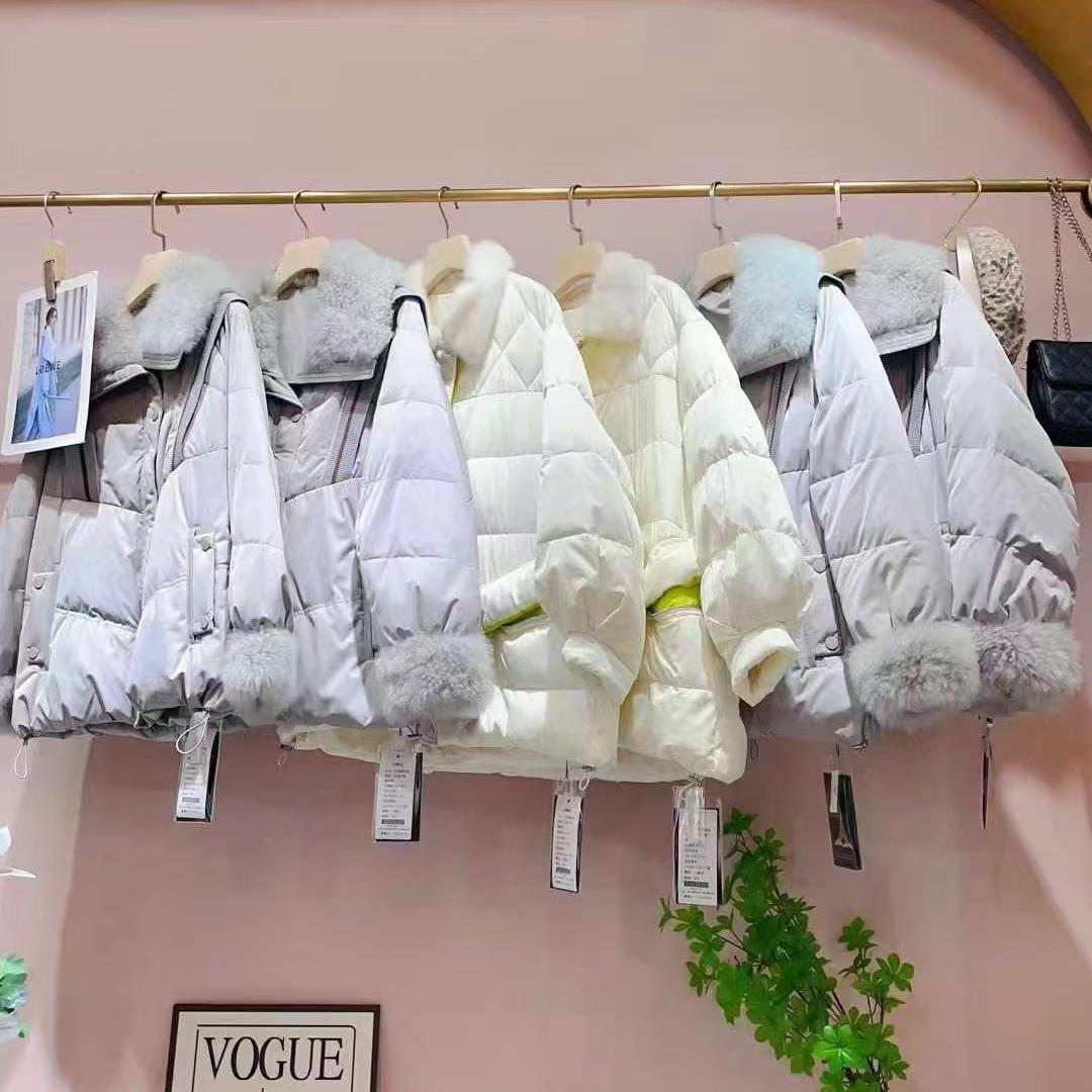 宽松真毛领皮毛一体羽绒服