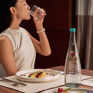evian依云饮用天然矿泉水750ml*2玻璃瓶装法国原装进口饮用水含气
