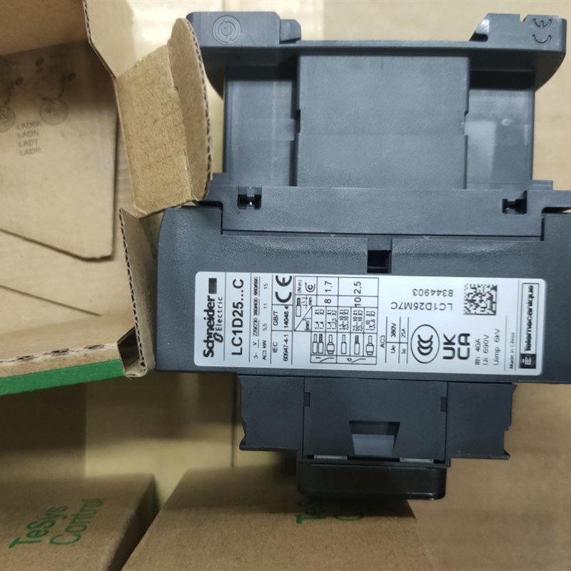 施耐德交流接触器LC1-D25M7C AC220V全新原装