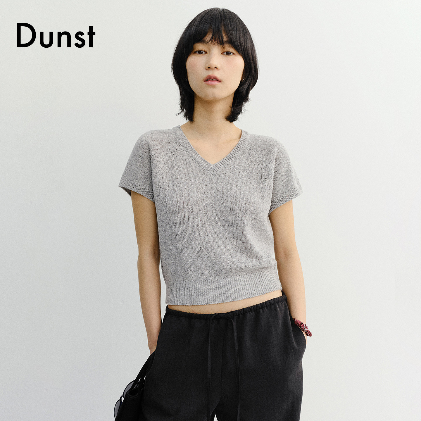 Dunst2026夏季新品女士基础款亚麻V领罗纹短袖针织衫UDSW6B233