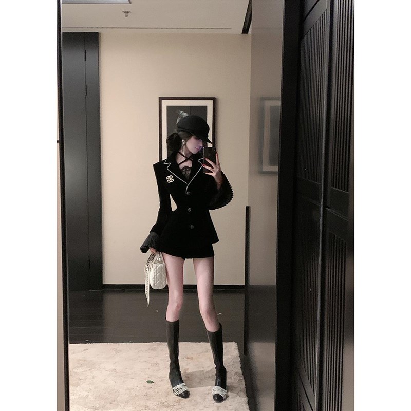 雅乔【都市图鉴】黑色亚光丝绒充绒收腰西装外套+高腰短裙裤套装