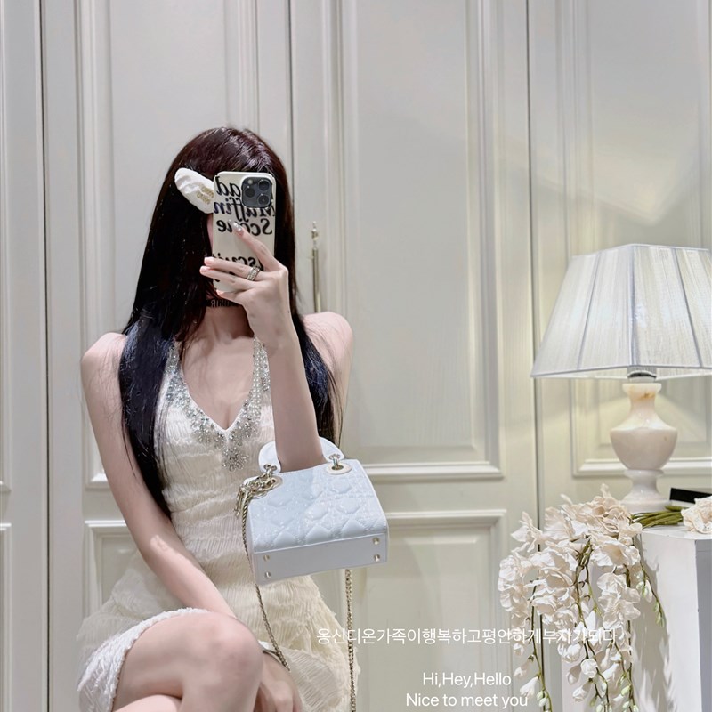 【馥芮白】法式纯欲名媛水钻v领镶钻挂脖显瘦背心褶皱短裙裤套装