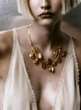 Leaves Exaggerate Personality Neckchain