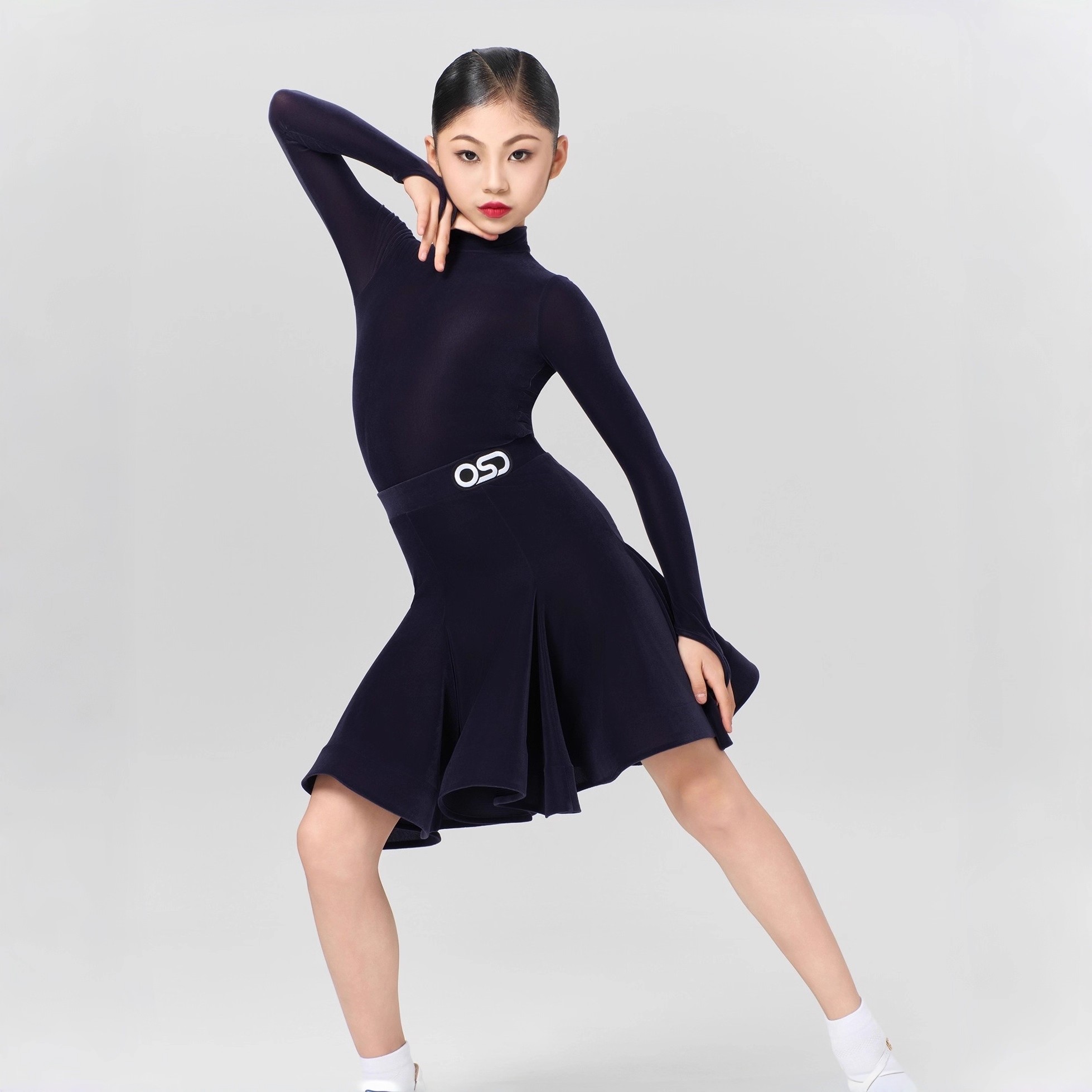 意涵同款规定赛服丝绒长袖大摆裙